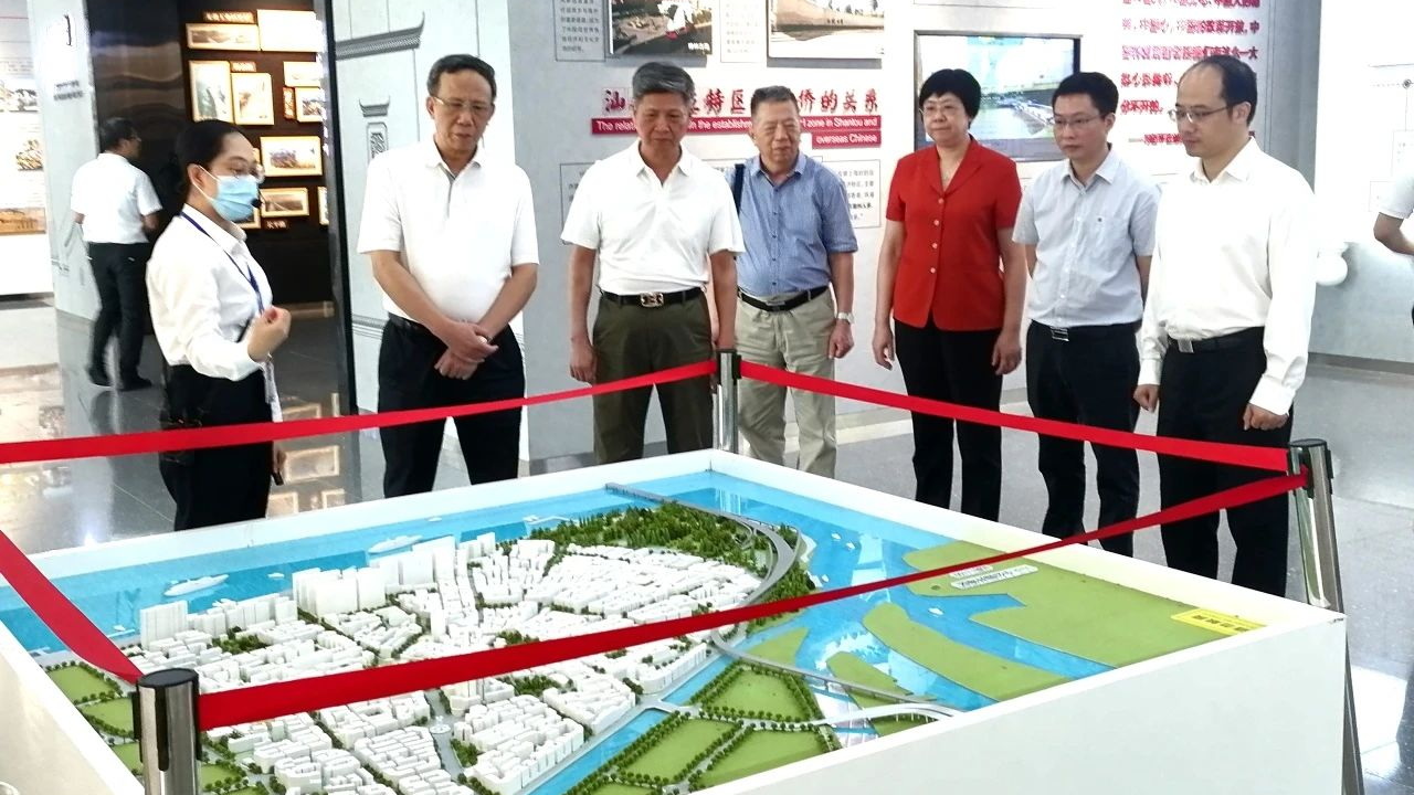 广东省关工委主任林木声一行到汕头调研指导关心下一代工作