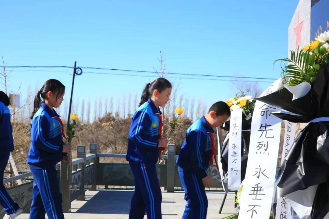 新疆生产建设兵团师市各级关工委开展“清明节”系列活动