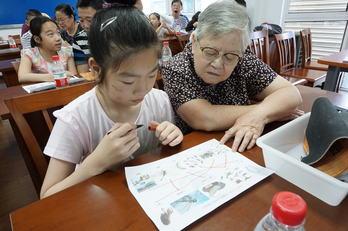 秋日菊香馥尤浓——记杨浦区四平路街道离休干部管绍菊