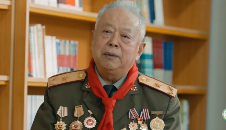 习近平给上海市杨浦区“老杨树宣讲汇”全体同志回信 在辽宁省大连市“五老”宣讲员中引发热烈反响