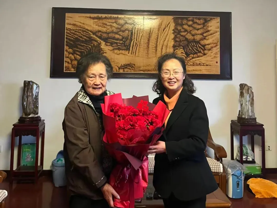 贵州省关工委、省委老干部局开展走访慰问“五老”活动