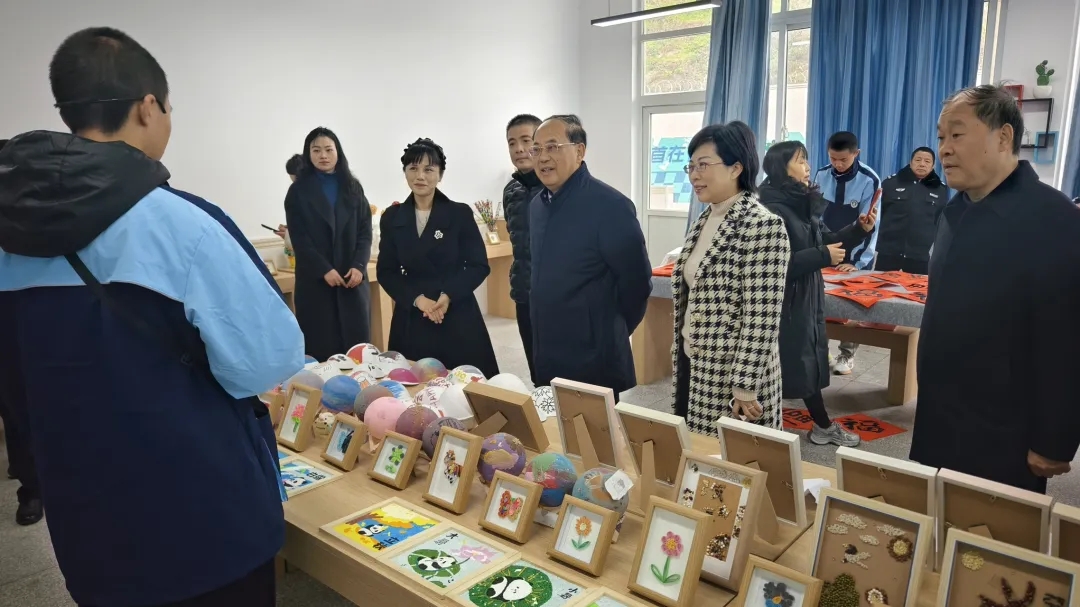 重庆市关工委赴临渡学校开展“新春送温暖”活动