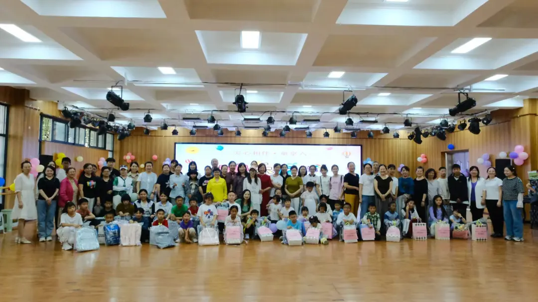 爱心相伴 童享六一——贵州省关工委会同贵州老年大学开展“六一”关爱活动