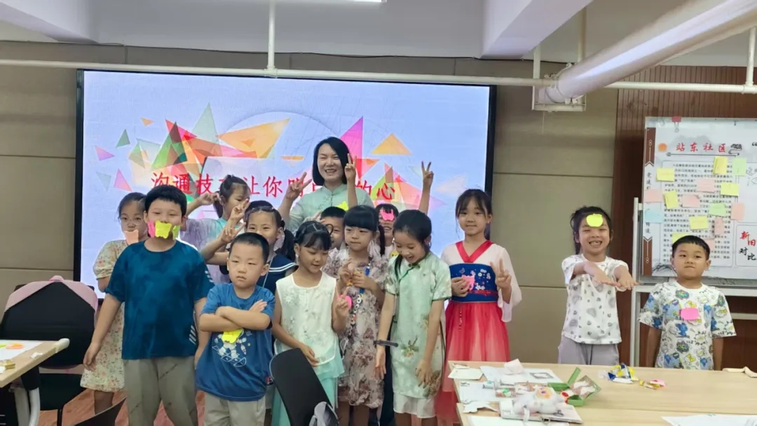湖北省武汉市关工委“阳光赋能青少年心理健康社区行”公益课活动走进暑期“爱心托管班”