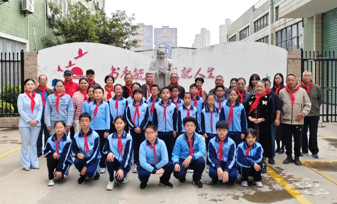 福建省厦门市民办学校（小学）第五届“关爱明天，普法先行”获奖征文汇编赠书座谈会圆满举行