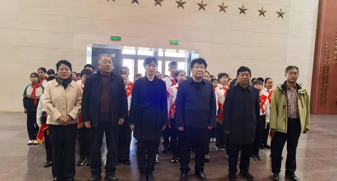 辽宁省朝阳市关工委开展“缅怀英烈·铸魂育人”主题活动