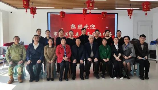 辽宁省大连市关工委“雷锋传人”宣讲团走进中山区东港第一中学