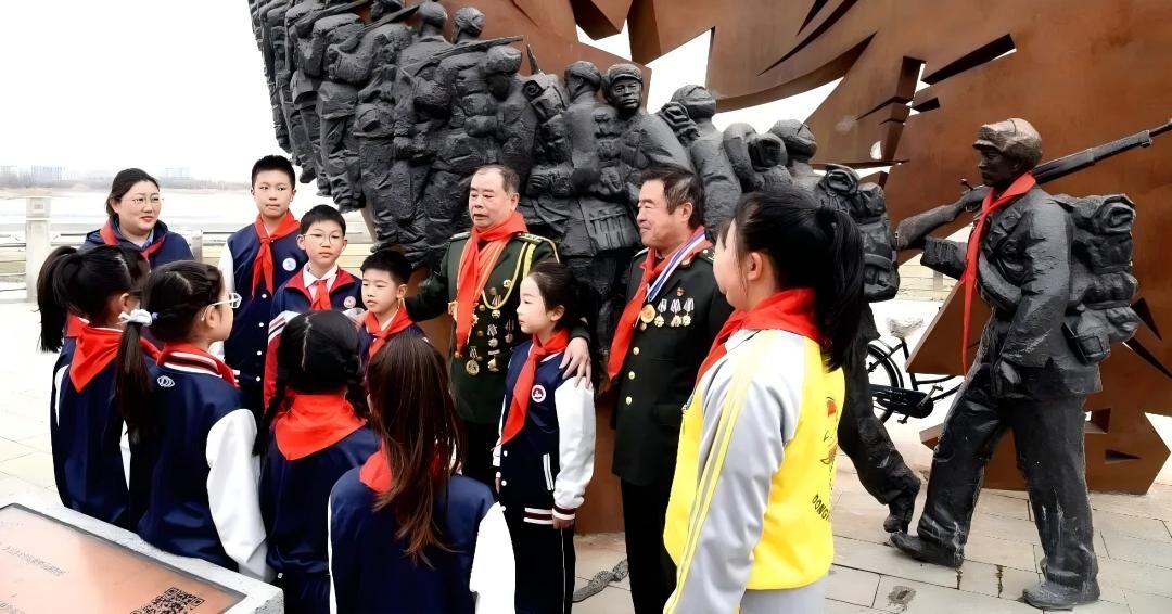 辽宁省丹东市关工委：从雷锋到金城龙——一场公园里的“精神接力”