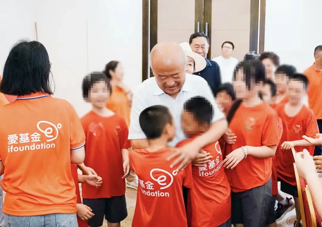 青岛市关工委举办2026年孤困儿童手牵手“逐梦榜样 少年自强”夏令营公益活动