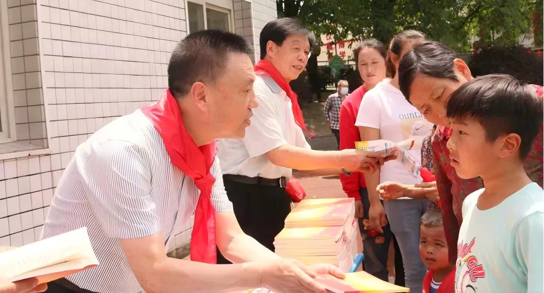 重庆市巴南区探索法治教育新路径：从“普法”到“护心”