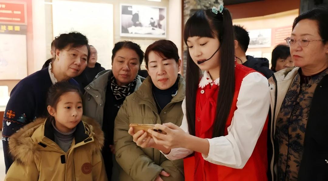 《今晚报》刊文介绍天津市和平区关工委红色故事宣讲团红色小宣讲员施彭瑜菲宣讲故事