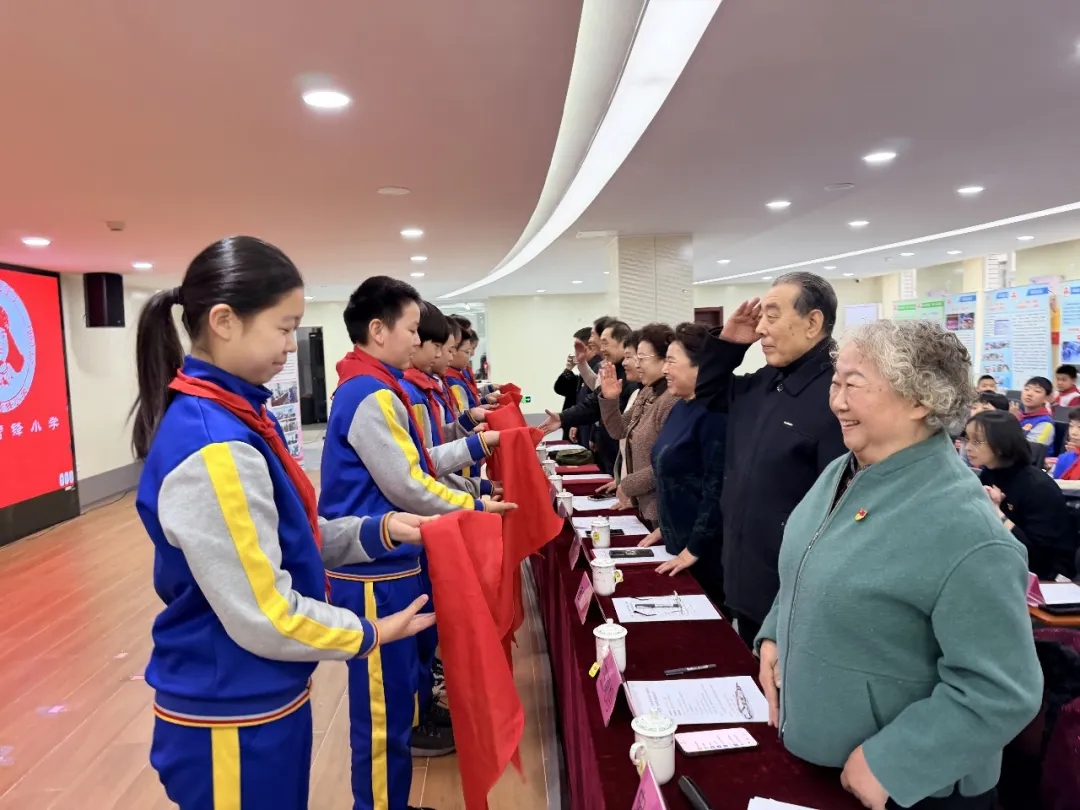 “老兵牵手红领巾 雷锋精神代代传”——北京市西城区关工委开展学雷锋主题活动