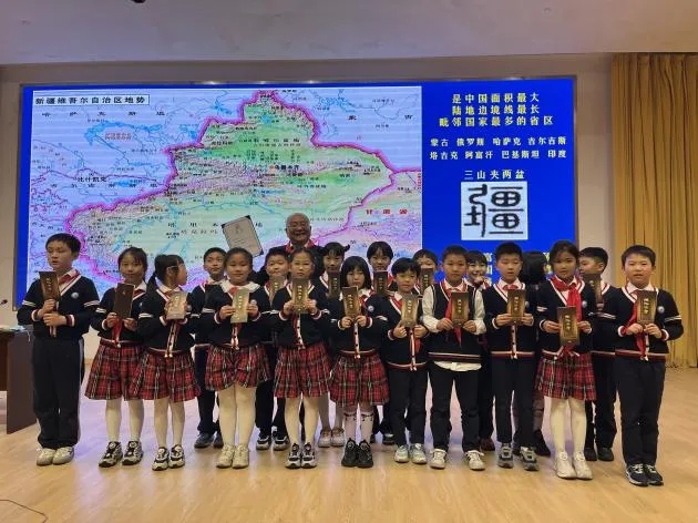 上海市闵行区“文化传承‘五老’工作室”推进关工工作与文化育人共荣共促