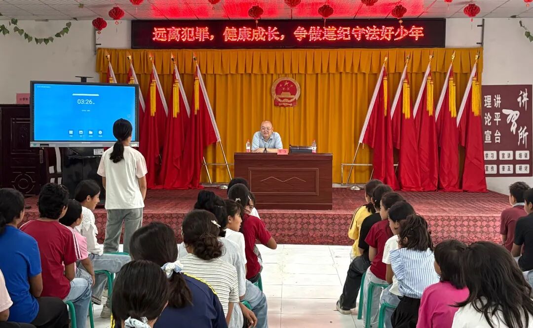 新疆维吾尔自治区喀什地区关工委在疏勒县开展未成年人法治宣讲活动