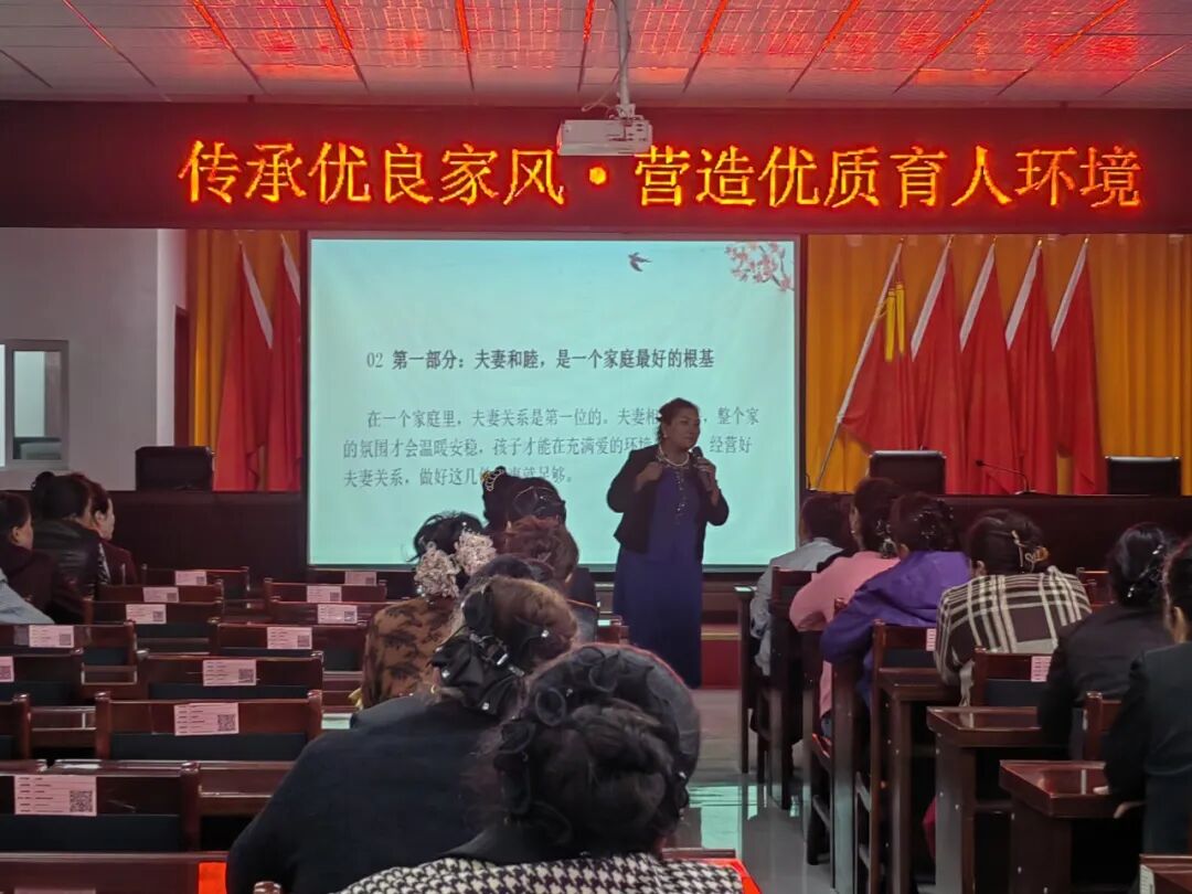 新疆维吾尔自治区阿克苏地区关工委开展“孝老敬贤月”家庭教育宣讲活动
